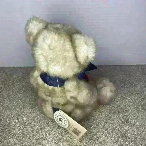 Boyd’s Bear, 7”, “Huggabee” Style:903025, Holding Bear Hugs! Pillow, plush - Picture 3 of 4